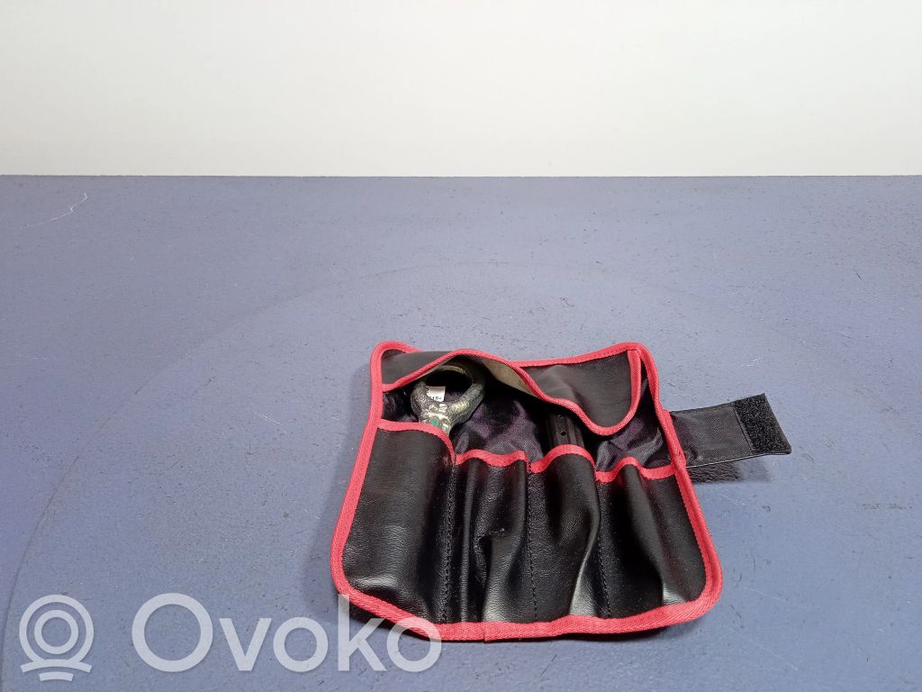 BMW 5 GT F07 Rivestimento pannello inferiore del bagagliaio/baule 
