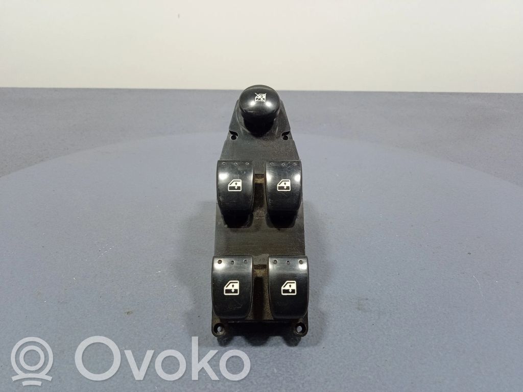 Electric window control switch   3004696,3004696