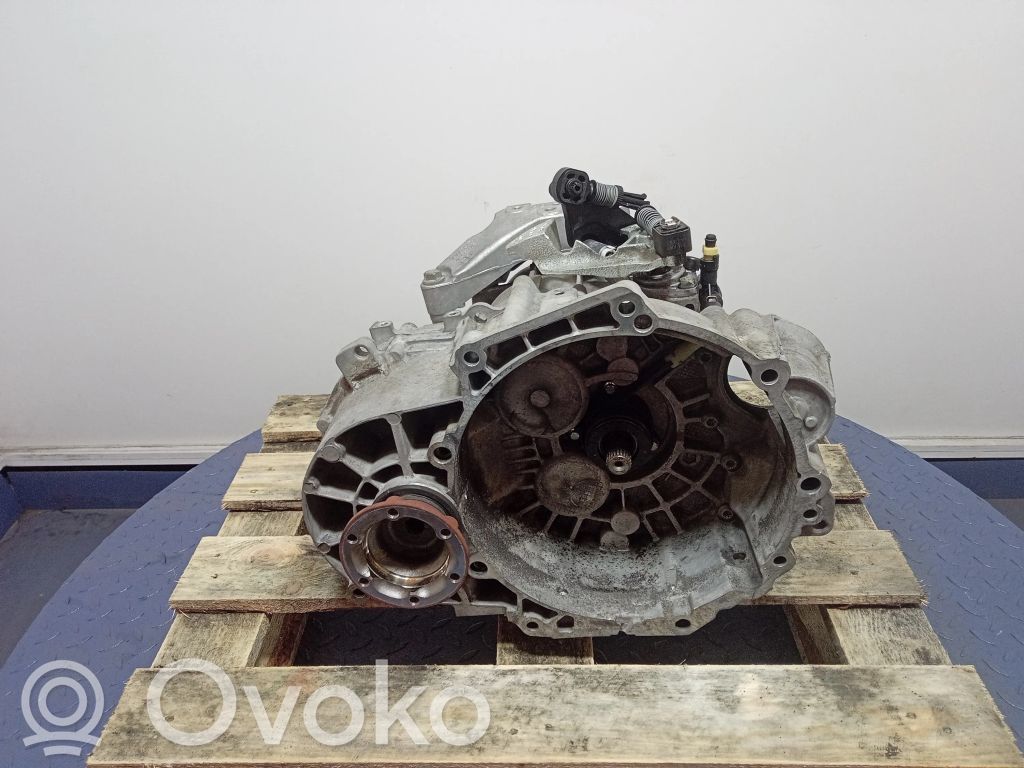 Volkswagen PASSAT B7 USA Manualna 6-biegowa skrzynia biegów 