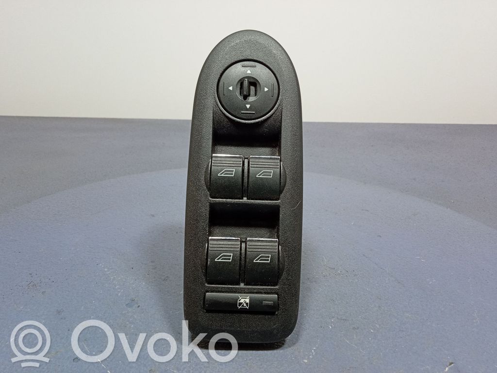 Ford C-MAX I Electric window control switch 
