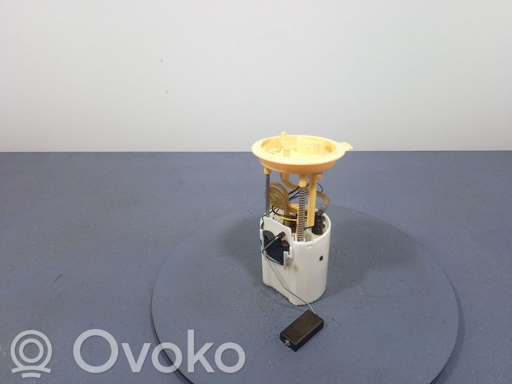 Volkswagen Jetta VI Bomba interna de combustible 