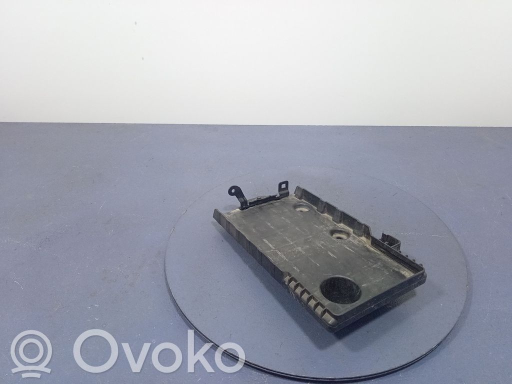 Volvo V40 Akkulaatikon alusta 