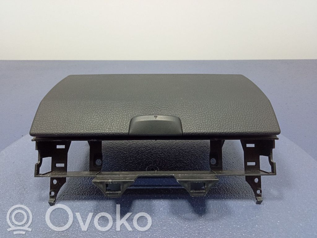 Mazda 6 Glove box 