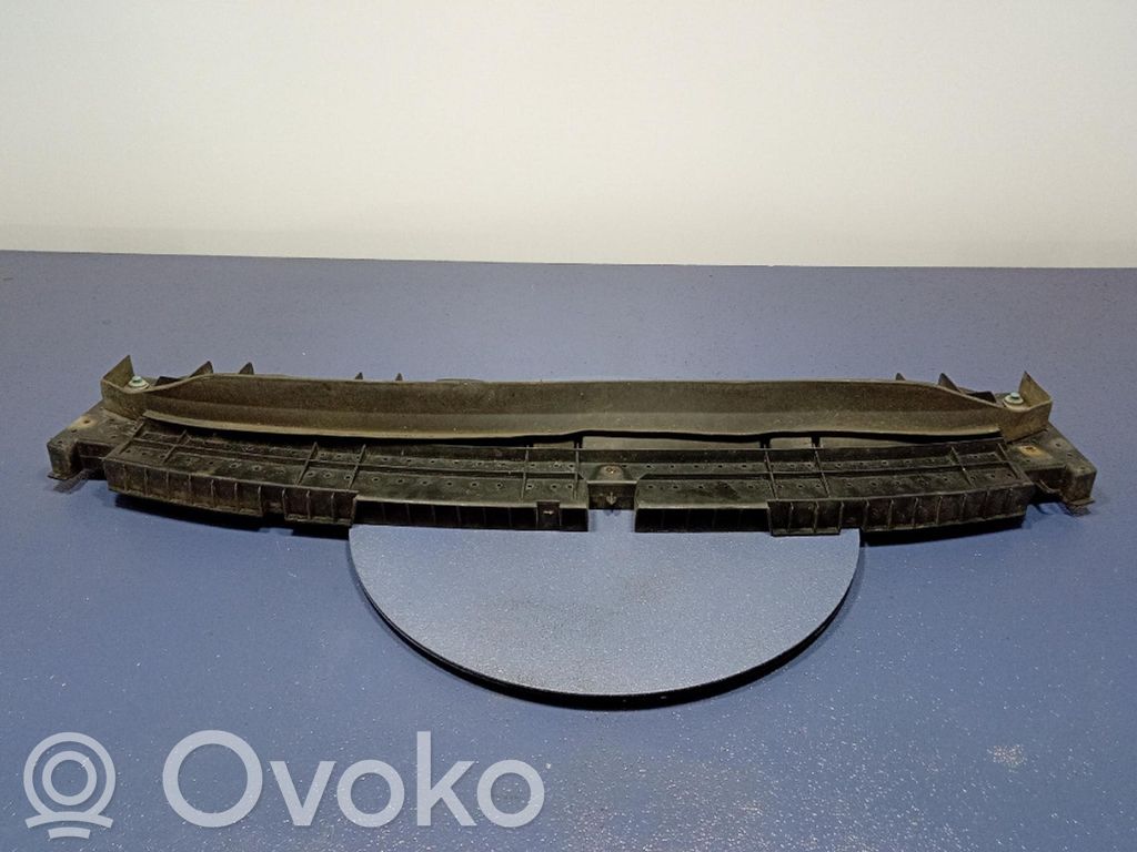 Audi 100 C1 Couvre-soubassement avant 
