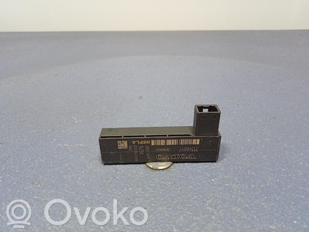 Volvo S90, V90 Amplificator antenă aeriană 
