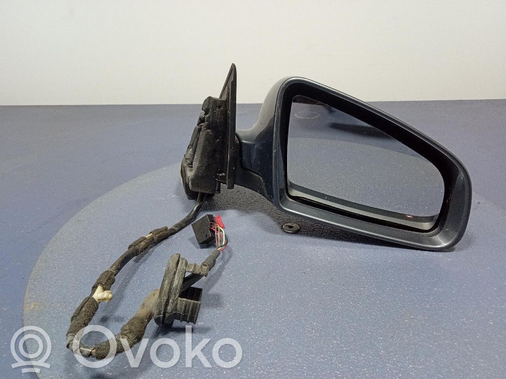 Audi A3 S3 8P Elektryczne lusterko boczne drzwi przednich 