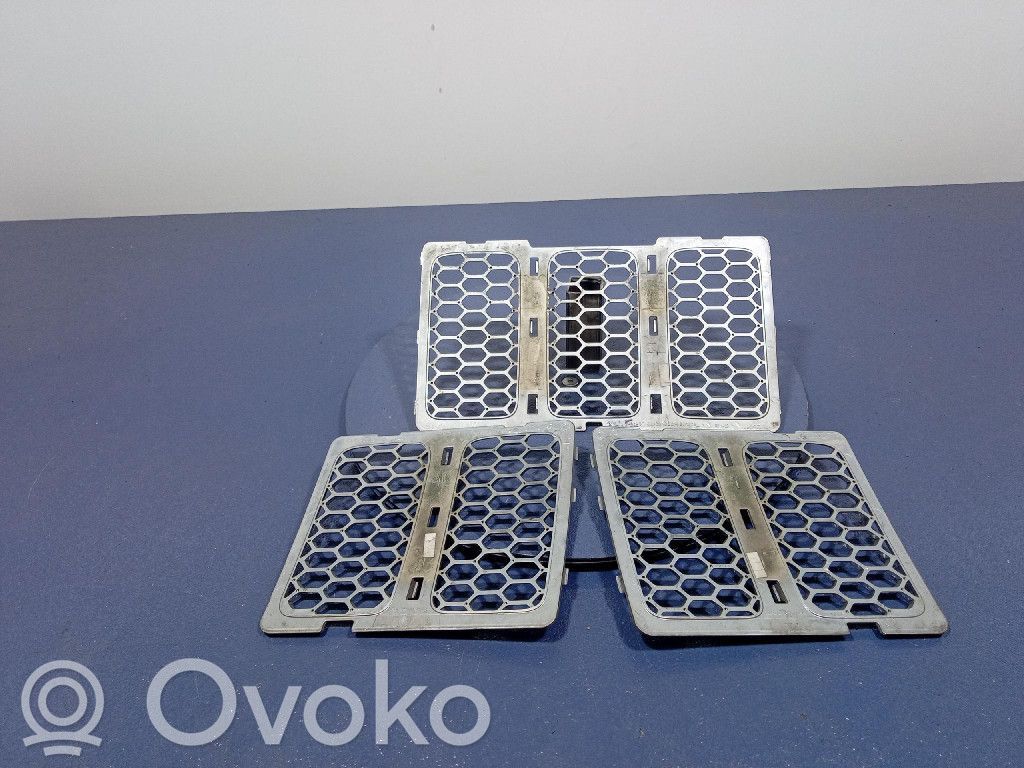 Etusäleikkö   68143129AB,68143129AB