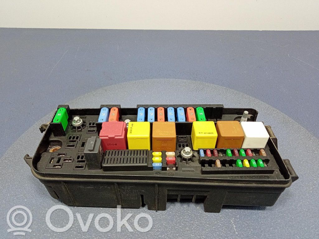 Opel Vectra C Juego de caja de fusibles 