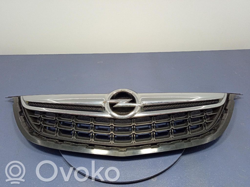 Opel Zafira C Etusäleikkö 