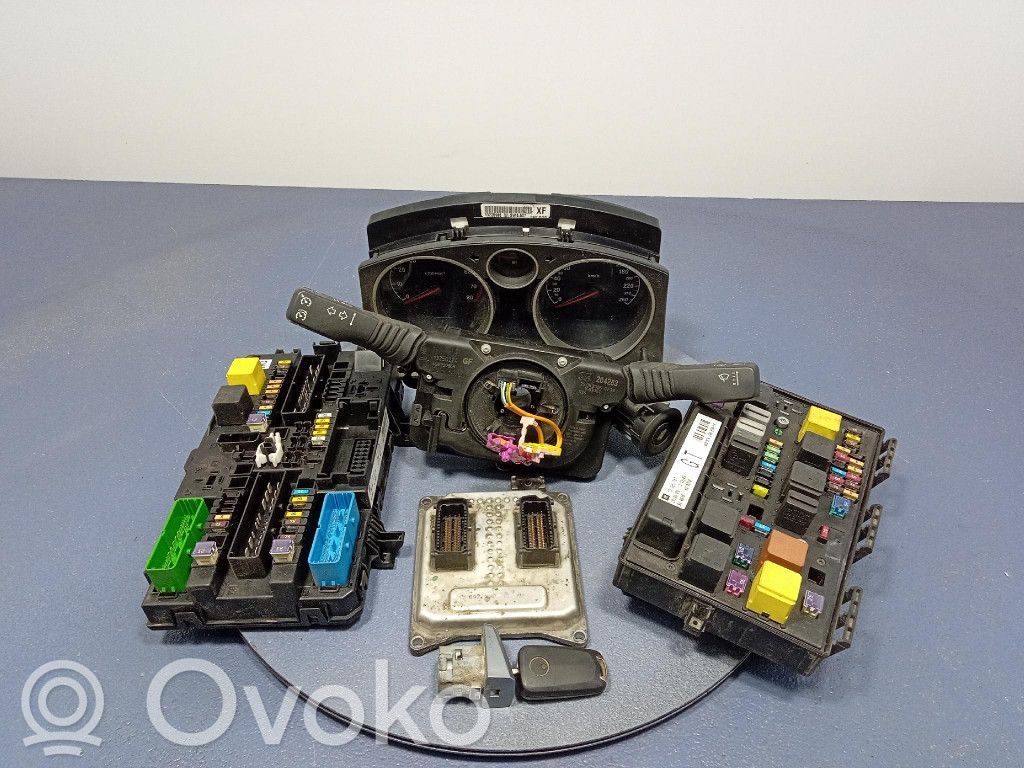 Opel Zafira B Unité de commande, module ECU de moteur 