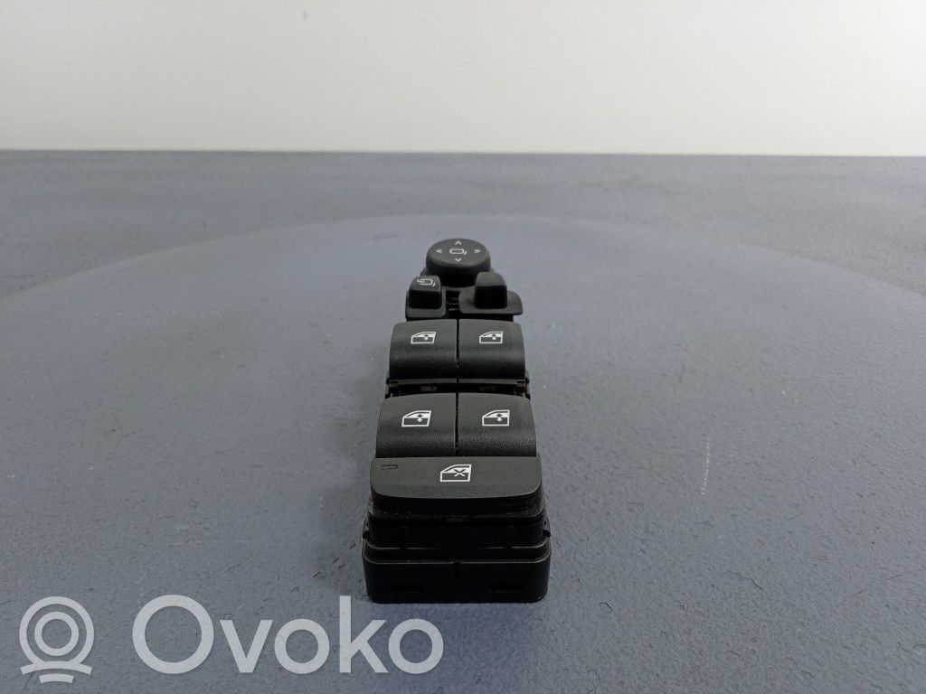 Electric window control switch   6832729,6832729