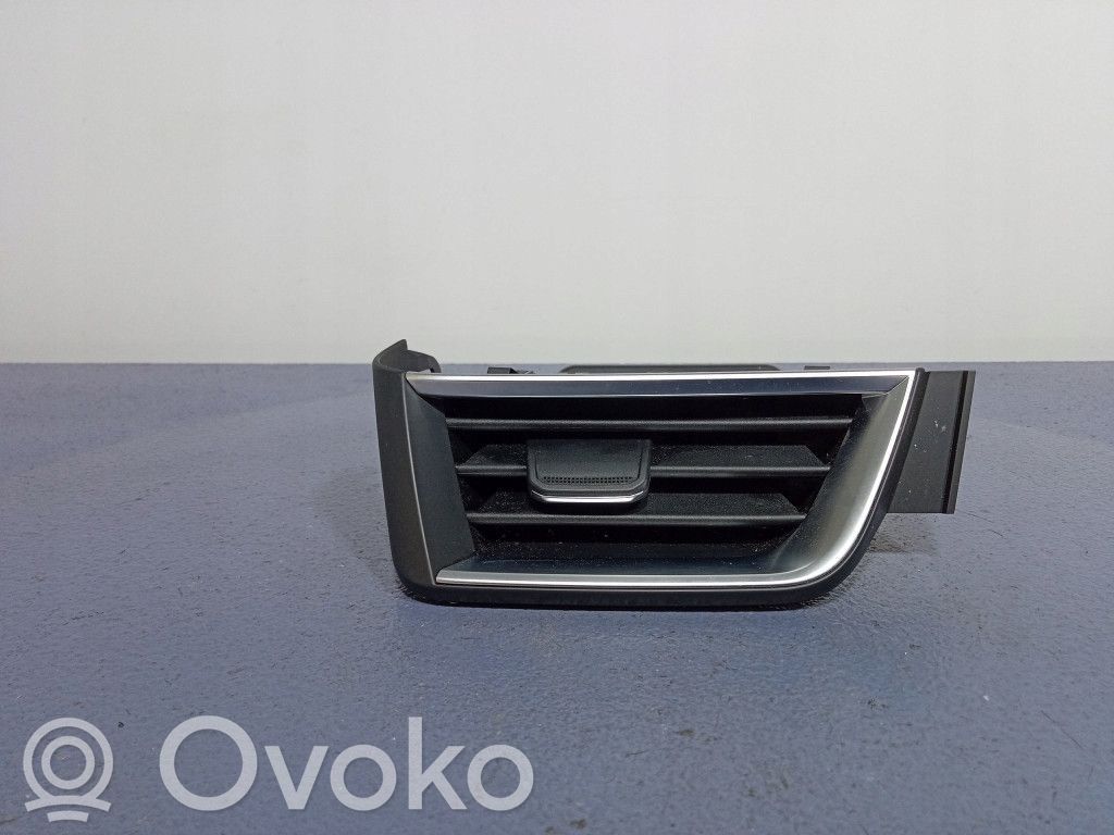 Boczna kratka nawiewu deski rozdzielczej   687617532R,687617532R
