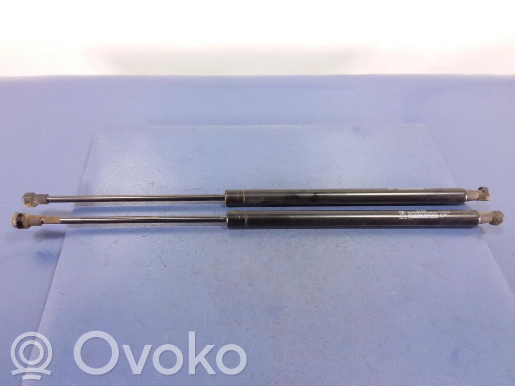Shock absorber/damper mounting bracket