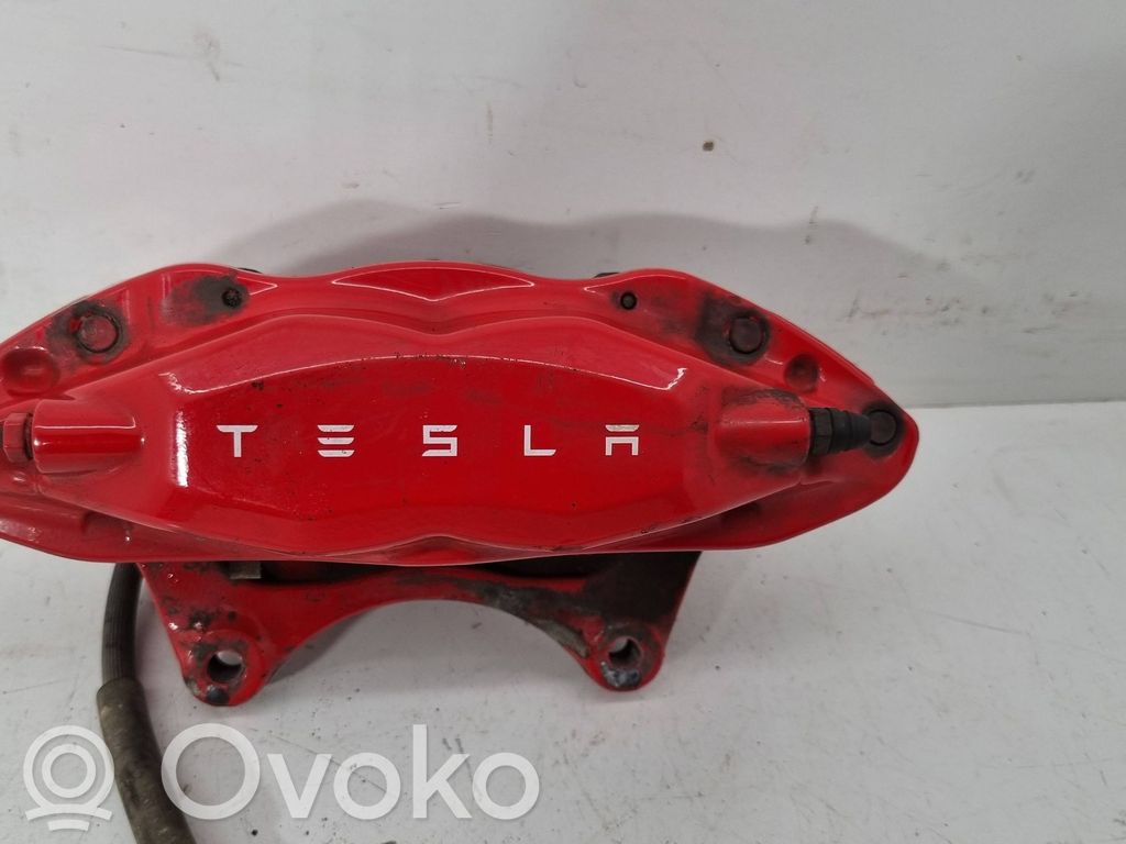 Tesla Model S Передний суппорт 