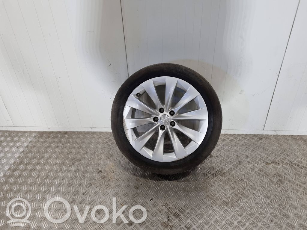 Tesla Model X R20 alloy rim 