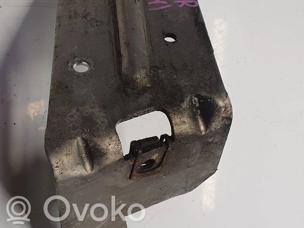 Bracket in trunk/boot   7162628