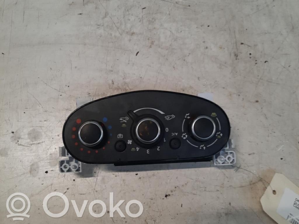 Dacia Duster Climate control unit 