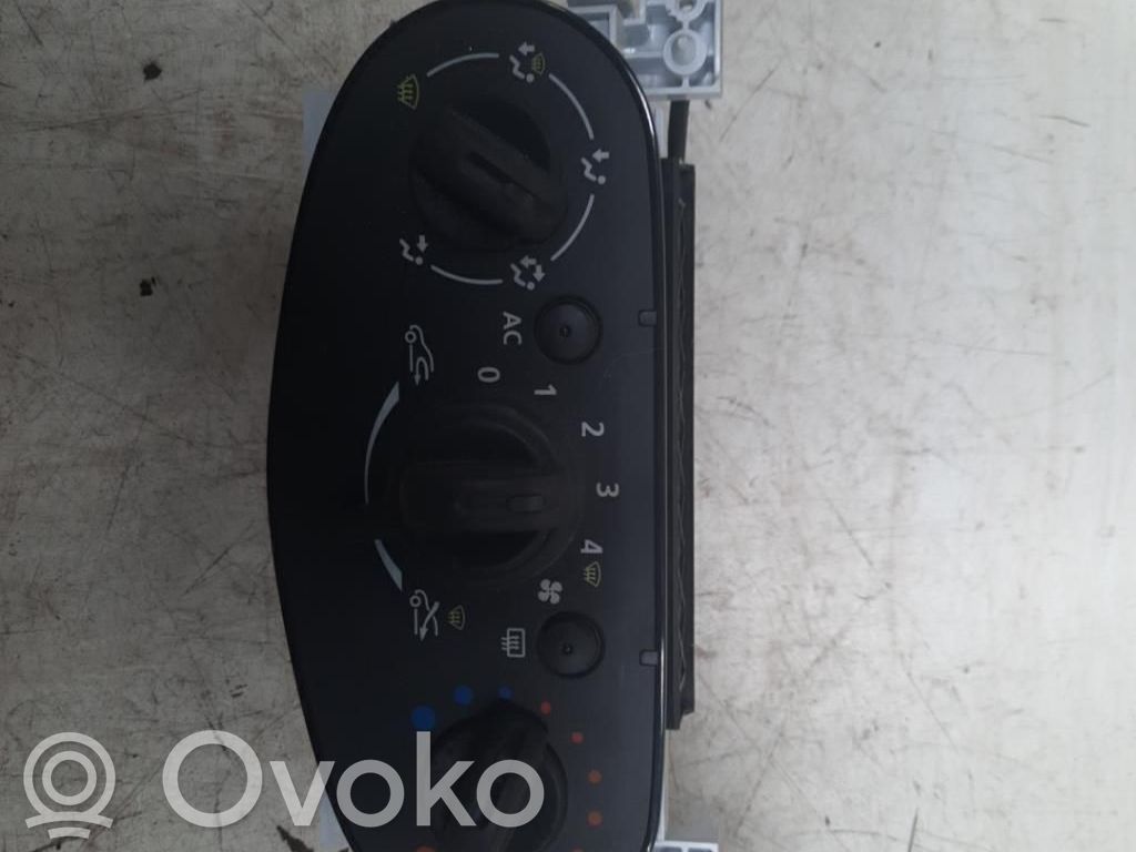 Dacia Duster Climate control unit 