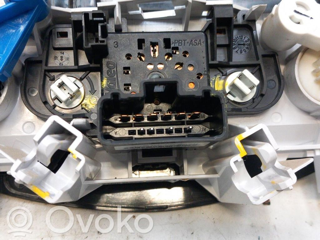 Climate control unit   275103736R