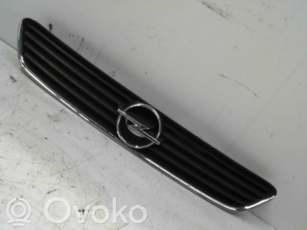 Opel Astra G Etusäleikkö 