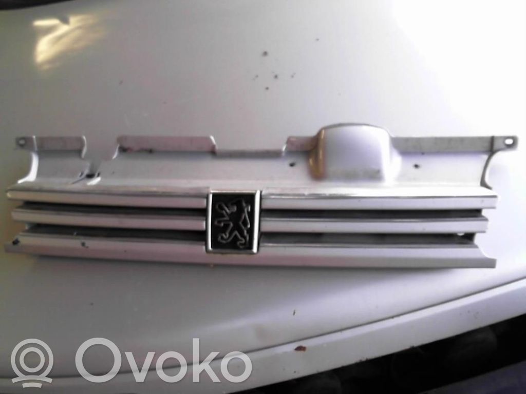 Peugeot 405 Etusäleikkö 