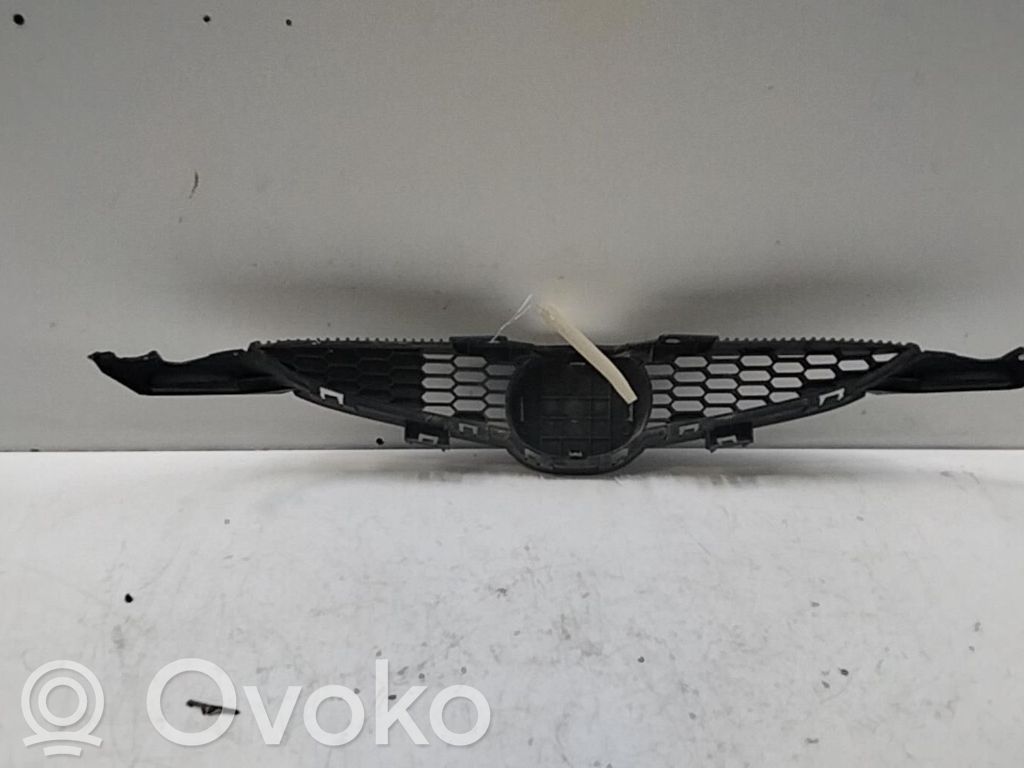 Mazda 2 Priekšējais režģis 