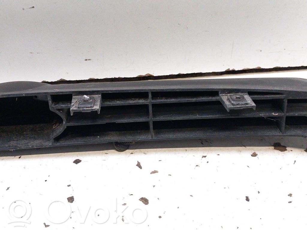 Front grill   1058073