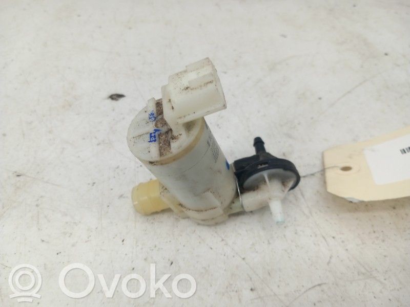 Nissan Leaf I (ZE0) Windscreen/windshield washer pump 