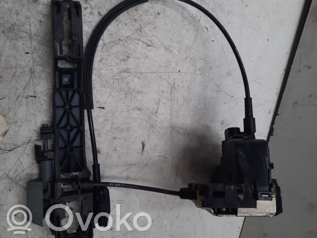 Nissan Primera Priekšpusē slēdzene 