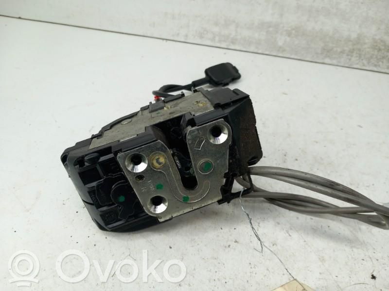 Nissan Note (E11) Priekšpusē slēdzene 