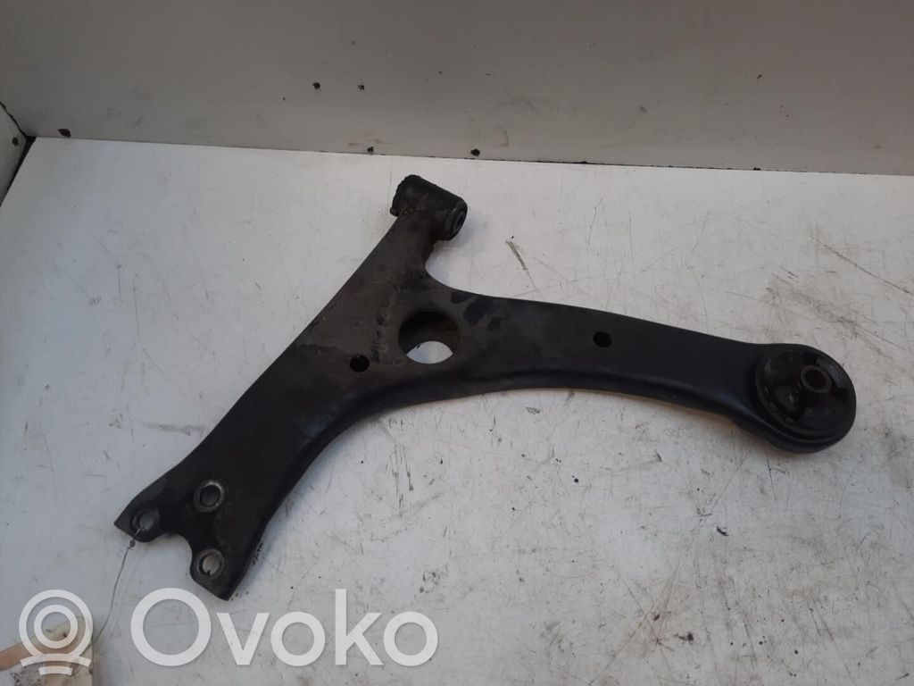 Toyota Corolla Verso AR10 Braccio di controllo sospensione anteriore 