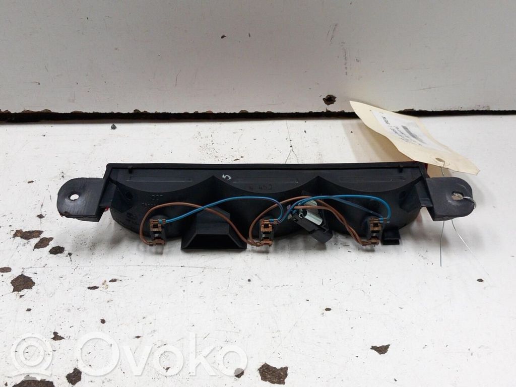 Chrysler PT Cruiser Third/center stoplight 