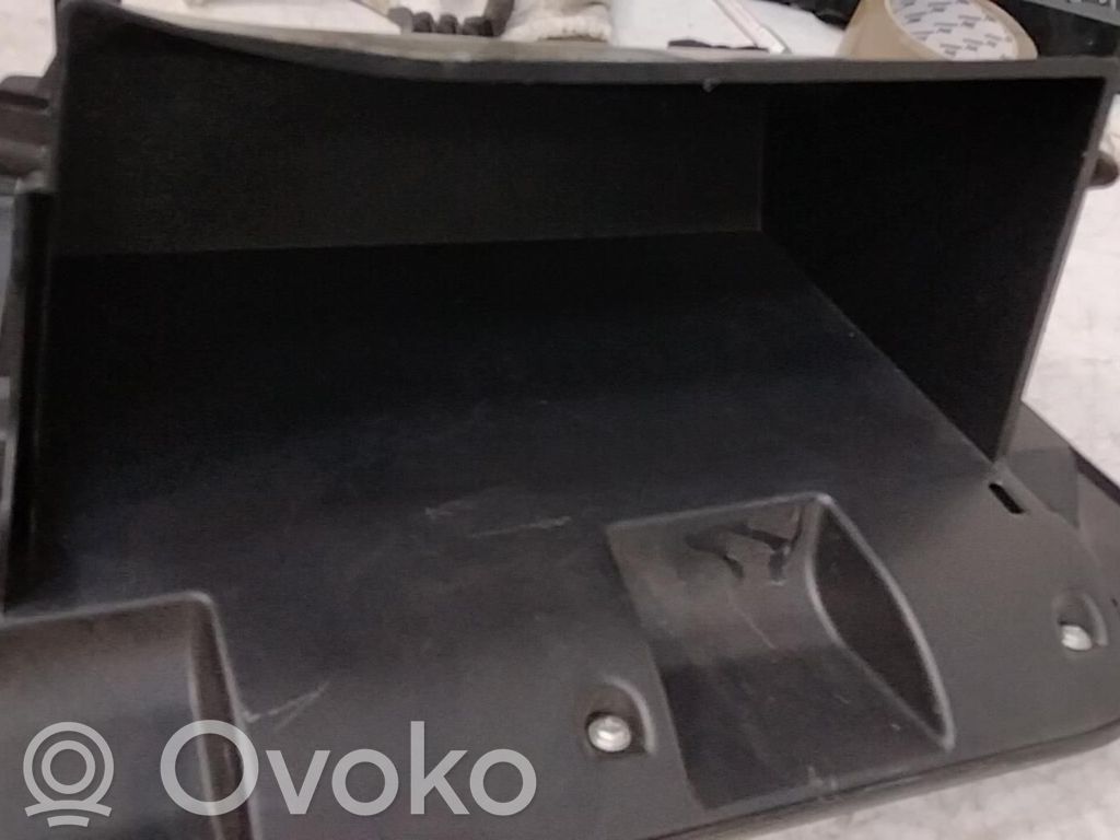 Peugeot iOn Daiktadėžės (bordačioko) komplektas 