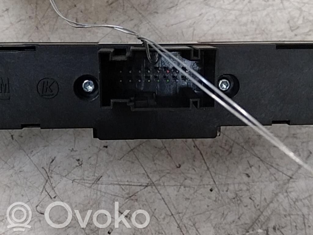 Opel Astra H Hazard light switch 