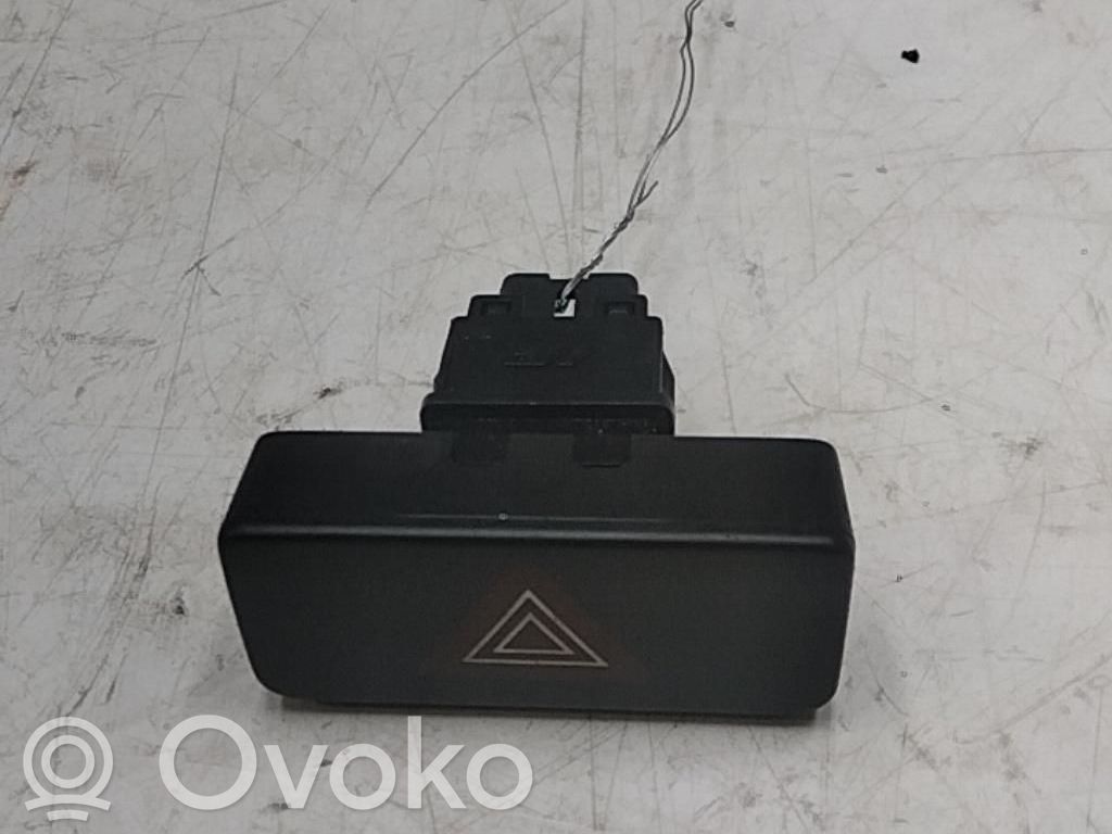 Suzuki Alto Botón interruptor de luz de peligro 