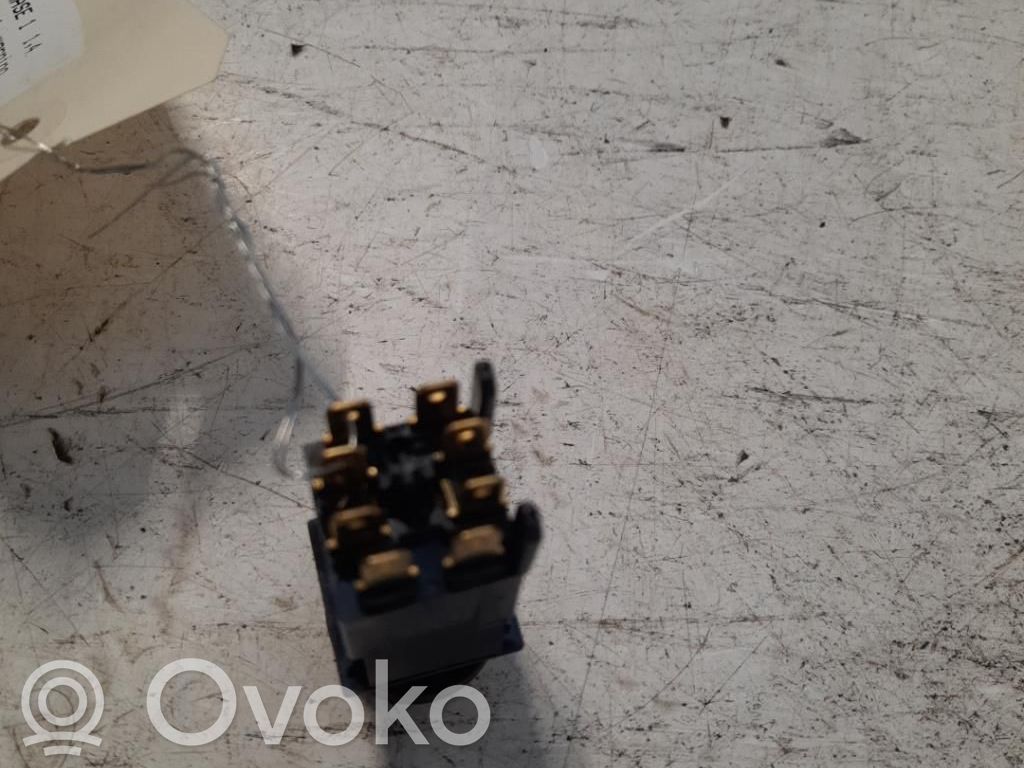 Peugeot 306 Botón interruptor de luz de peligro 