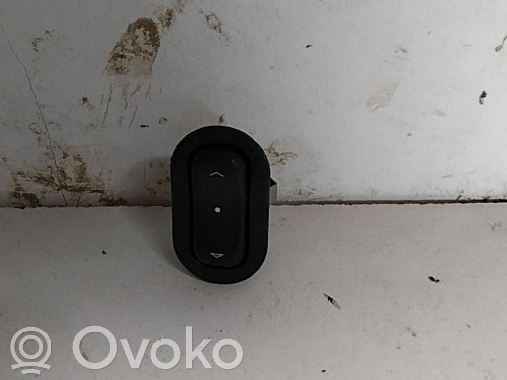 Opel Meriva A Electric window control switch 