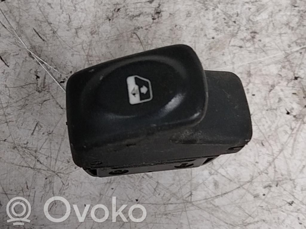 Renault Clio II Interruttore di controllo dell’alzacristalli elettrico 