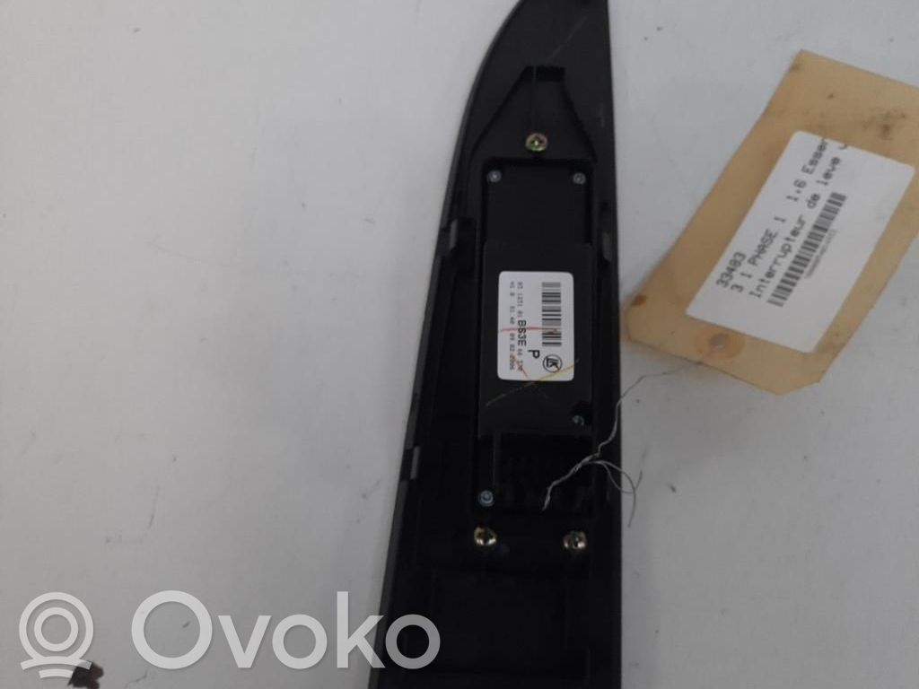 Electric window control switch   BS3E66370