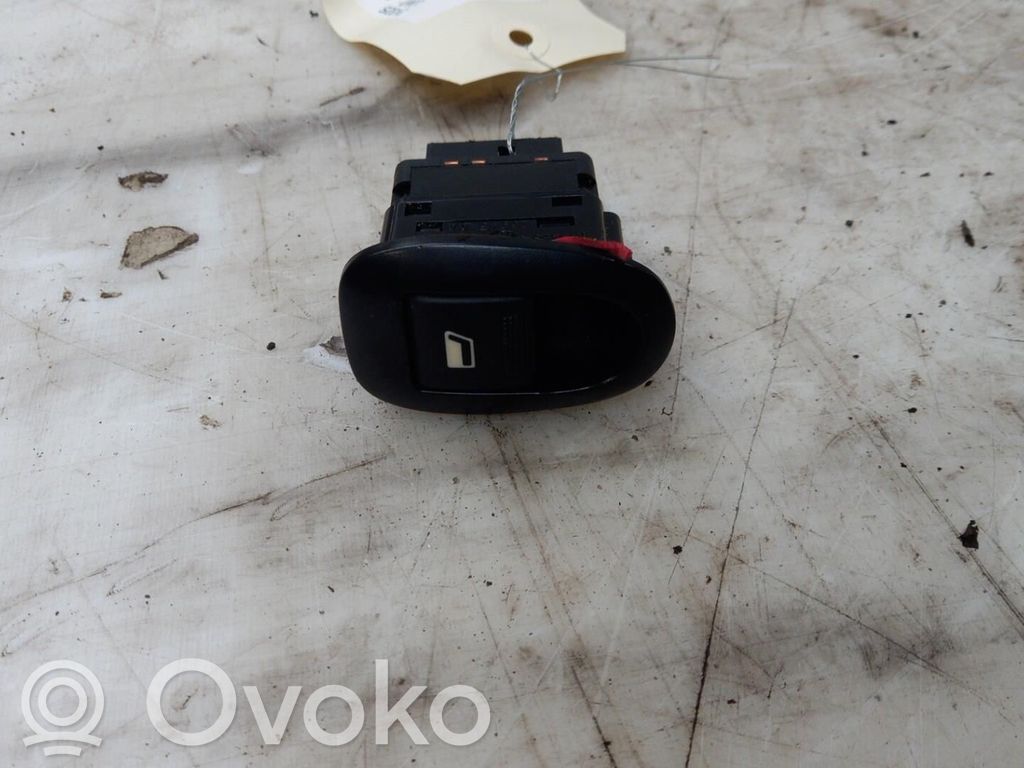 Peugeot 1007 Electric window control switch 