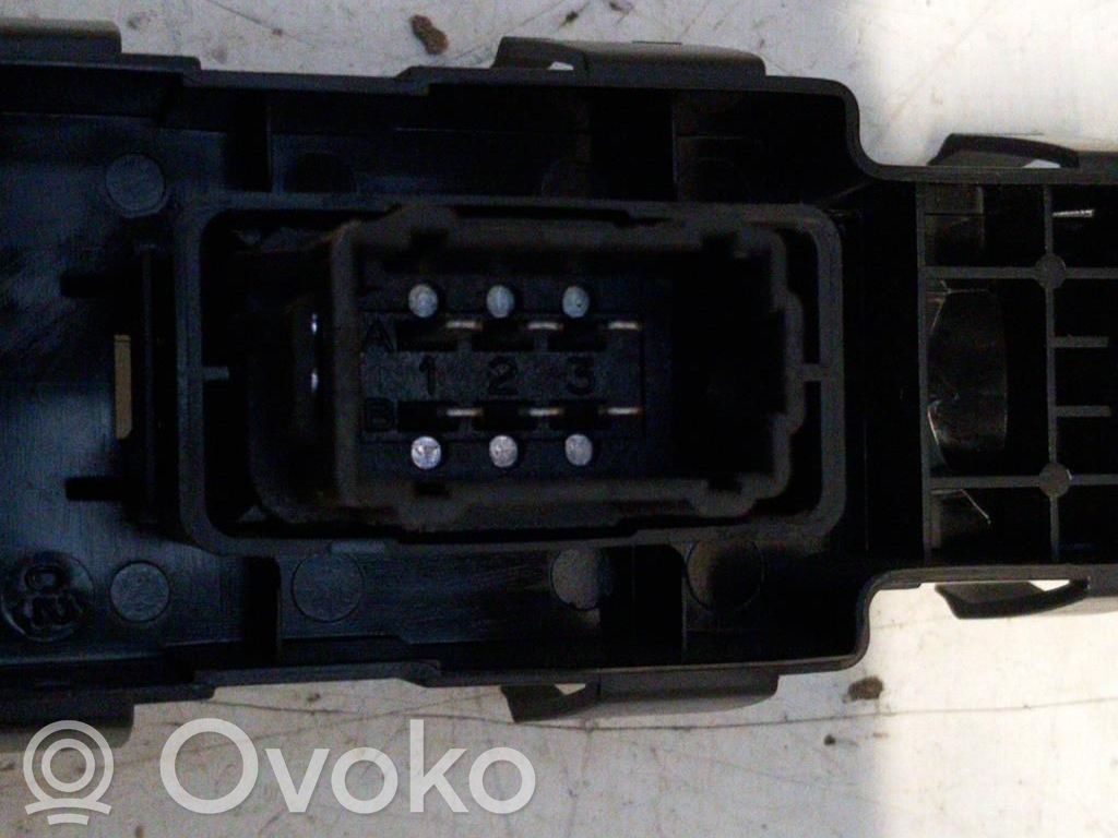 Peugeot 207 Interruptor del elevalunas eléctrico 