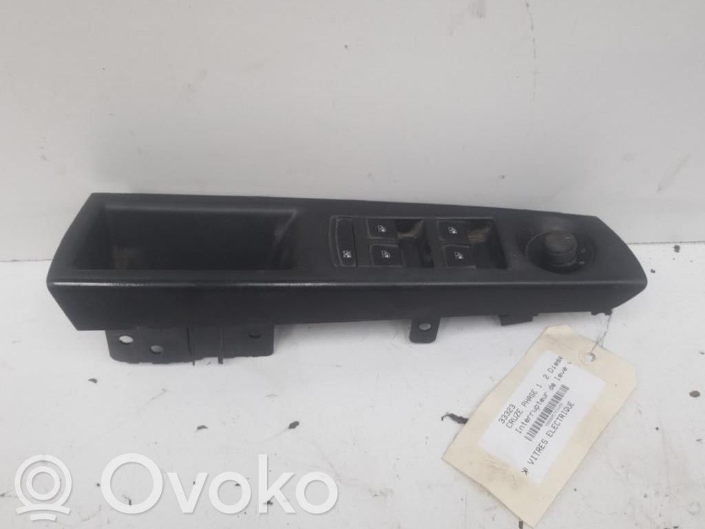 Chevrolet Cruze Electric window control switch 