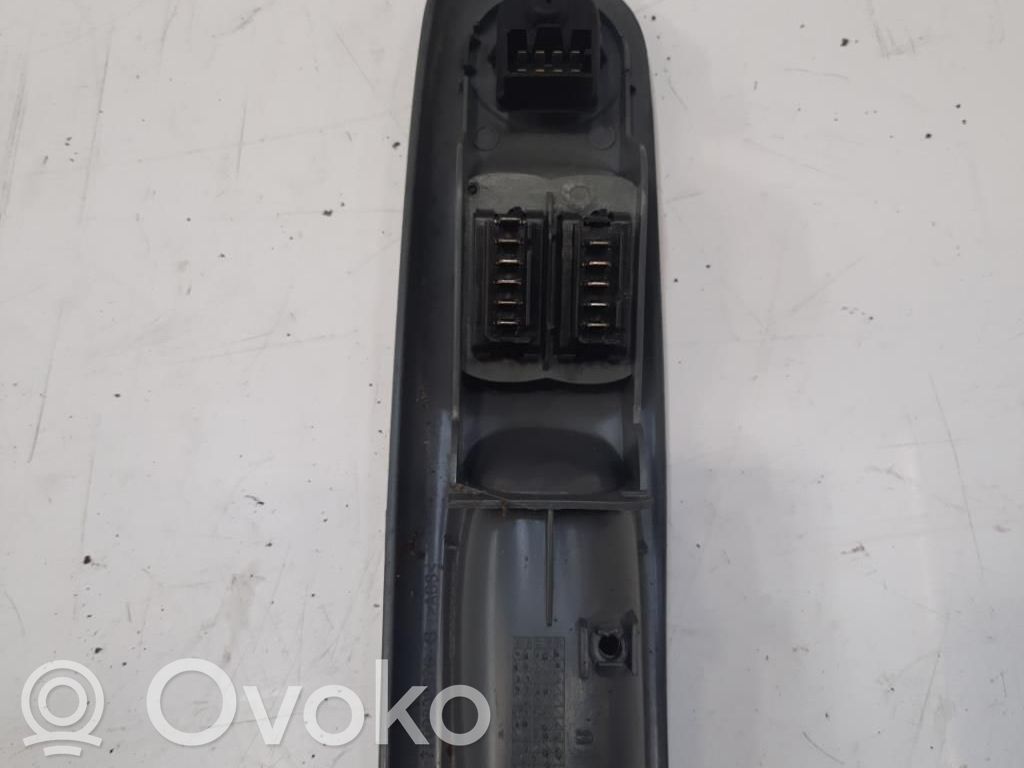 Renault Twingo I Electric window control switch 