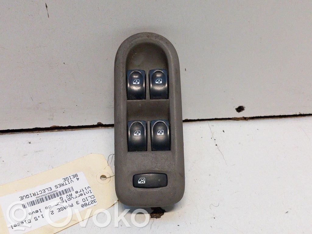 Renault Clio III Electric window control switch 