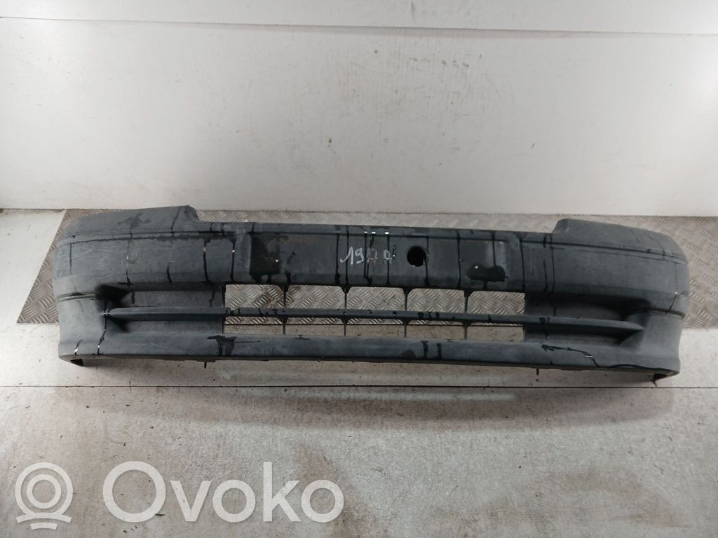 Renault Clio I Parachoques delantero 