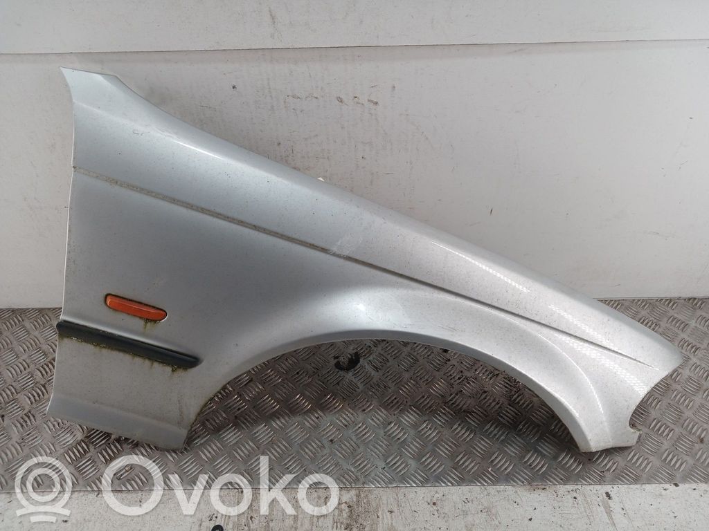 BMW 3 E46 Spārns 