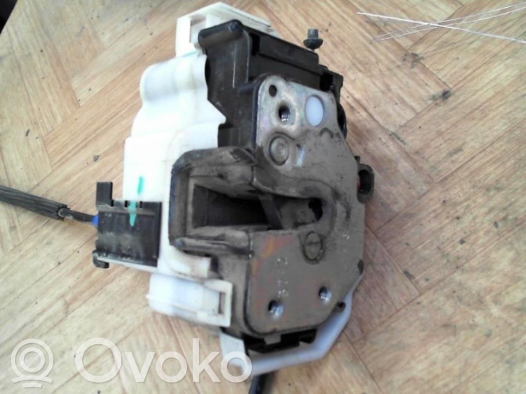 Peugeot Bipper Zamek drzwi przednich 