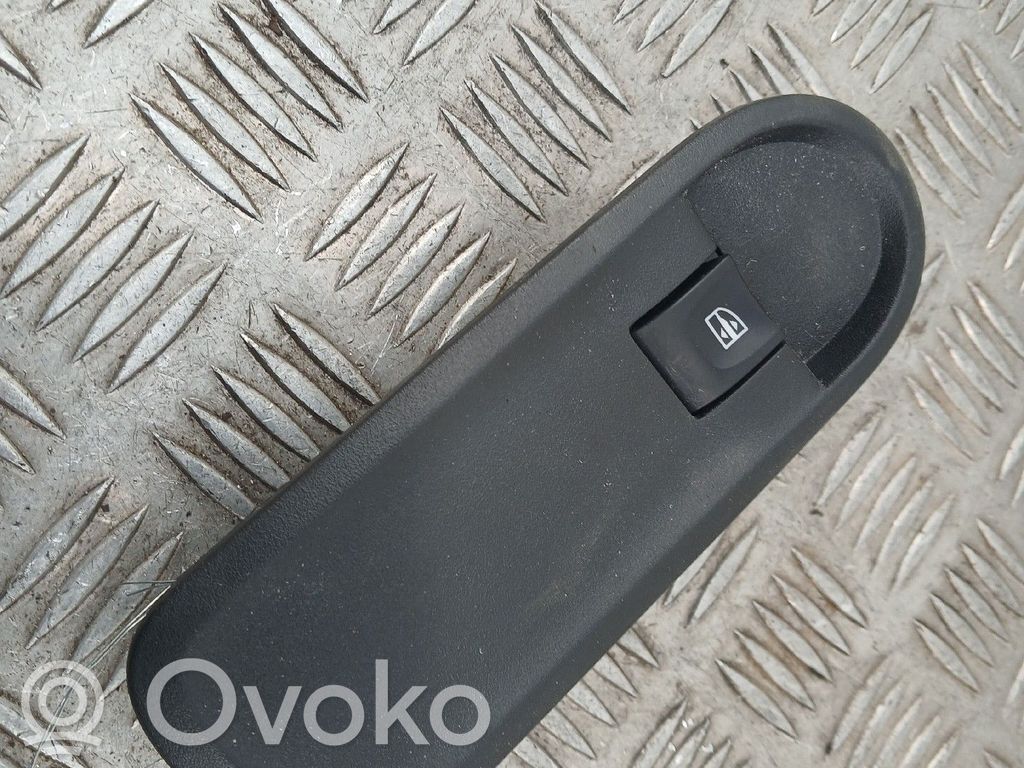 Electric window control switch   8200602227