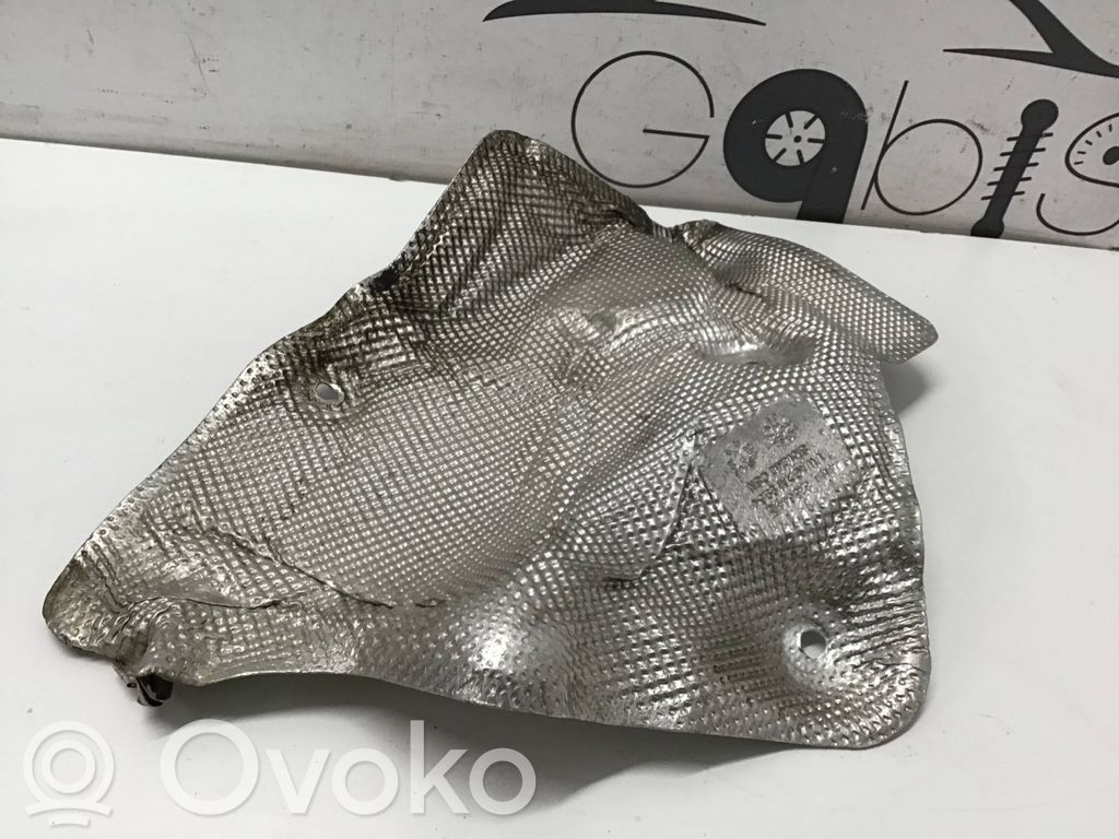 Volkswagen Touareg III Heat shield in engine bay 