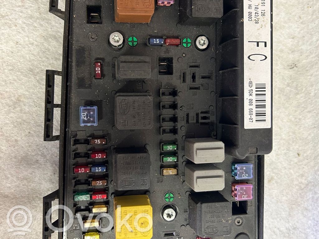 Opel Astra H Módulo de fusible 